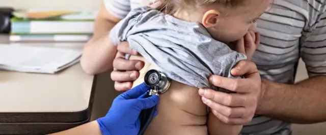 Jak długo trwa hospitalizacja niemowlaka z zapaleniem płuc?