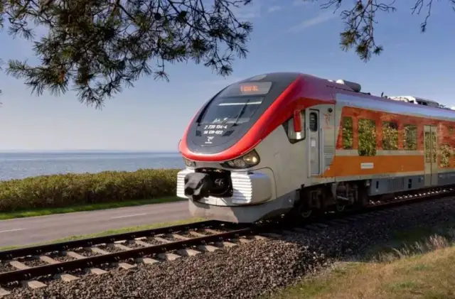 Jak dojechać do Jastrzębiej Góry pociągiem - najważniejsze informacje