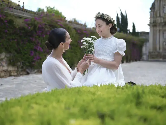 W co się ubrać na komunię dziecka? Porady ekspertki Emilii Szymańskiej