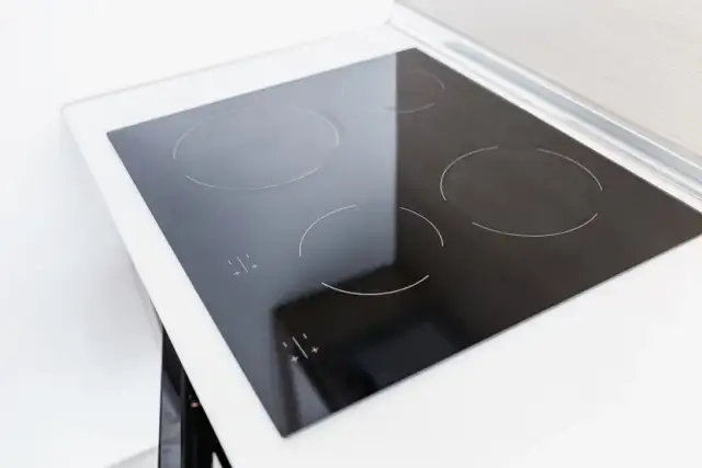 Czy kuchenka indukcyjna zużywa dużo prądu? Sprawdź, ile naprawdę kosztuje