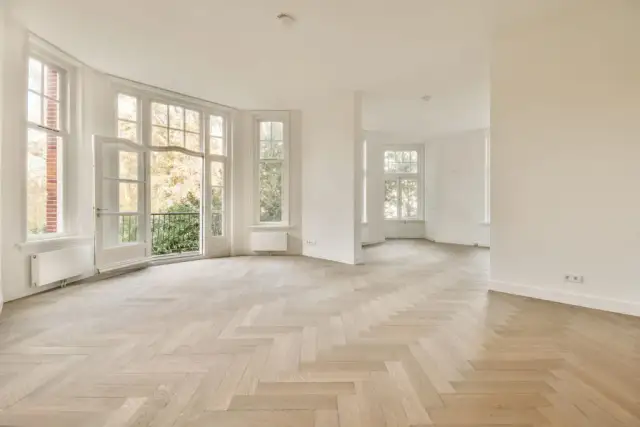 Nie daj się oszukać: ile kosztuje parkiet dębowy i co wpływa na cenę?