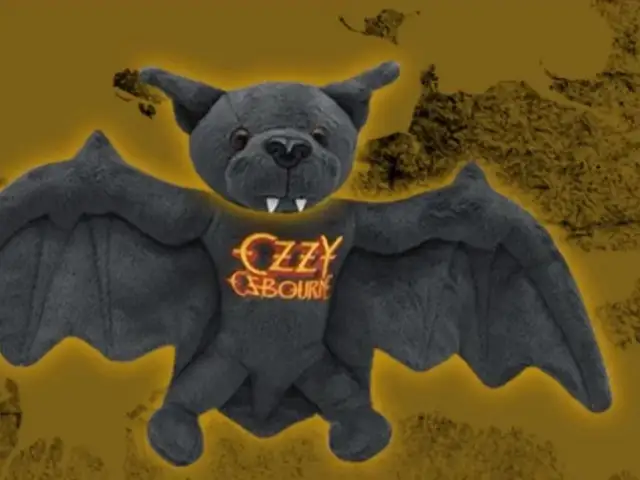 Pluszowy nietoperz z logo Ozzy Osbourne. Idealny dla fanów księcia ciemności.