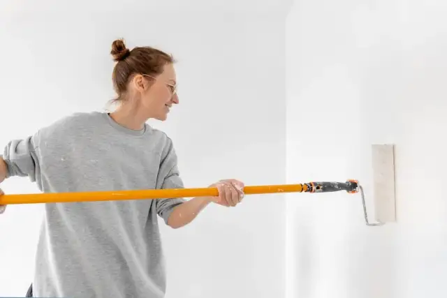 Farbą ceramiczną na lateksową? Klucz to przygotowanie podłoża!