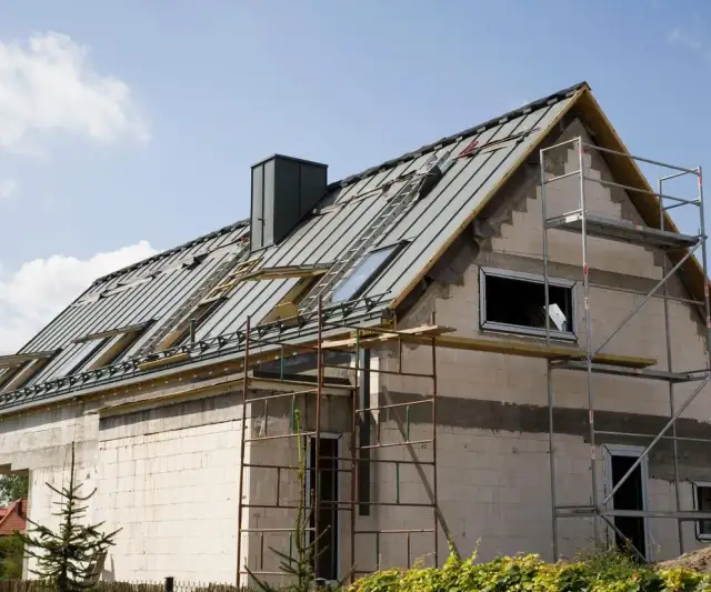 Dom prefabrykowany co to znaczy i jakie ma zalety w budownictwie