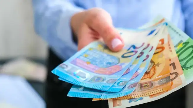 Ile zarabia barman w Irlandii? Zaskakujące fakty o wynagrodzeniach