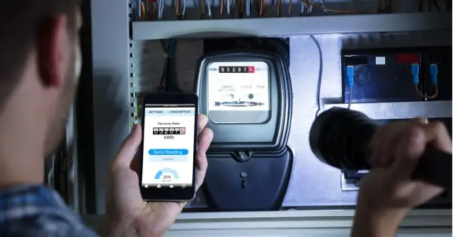 Jak przepisać prąd na nowego właściciela i uniknąć problemów?