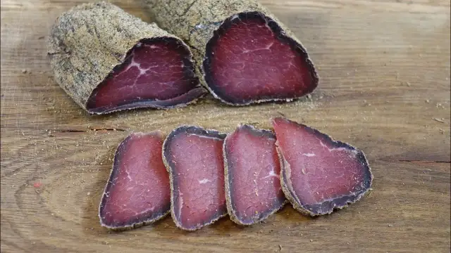 Wędzenie wołowiny: jak osiągnąć idealny smak i uniknąć błędów