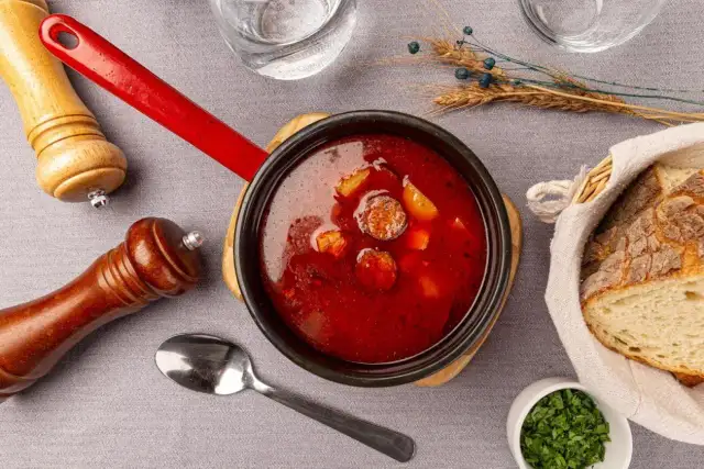 Jak ugotować zupę gulaszową - prosty przepis na pyszny obiad