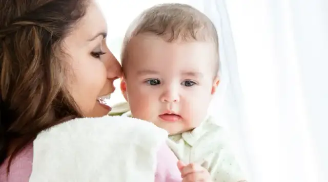 Dlaczego dziecko błaznuje? Odkryj przyczyny i sposoby radzenia sobie