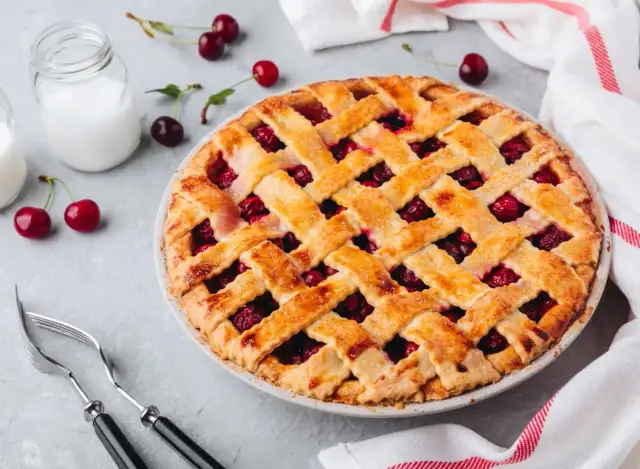 Prosty przepis na ciasto tarta z wiśniami, który zachwyci każdego