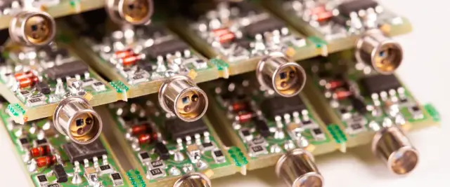 Do czego służy tranzystor? Kluczowe funkcje i zastosowania w elektronice