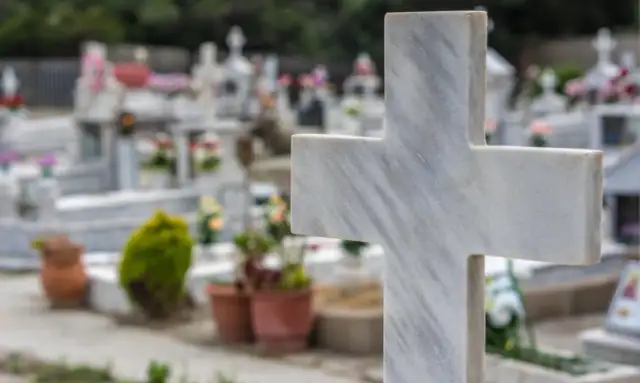 Ile jest cmentarzy w Polsce? Zaskakujące fakty i ich rodzaje