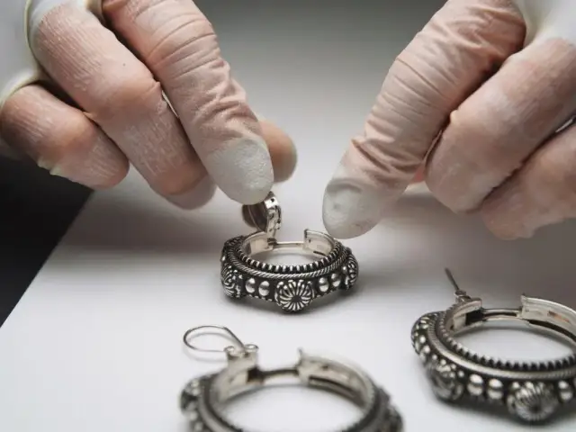 Jak założyć kolczyk clicker bez bólu i z łatwością - proste kroki