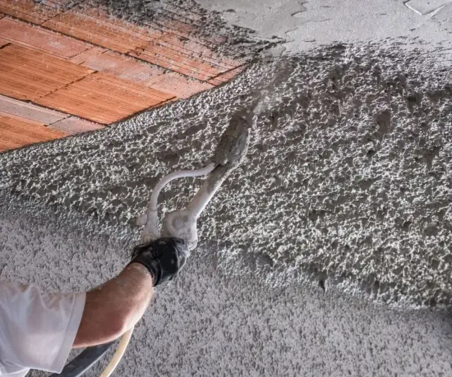 Ile tynku cementowo-wapiennego potrzebujesz na m²? Oblicz to prosto!