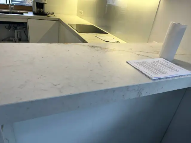 Ile kosztuje blat ze spieku kwarcowego? Poznaj ceny i czynniki wpływające na koszt