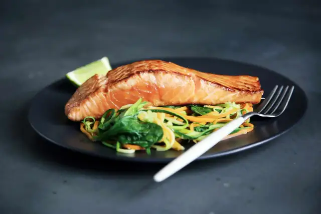 Łeba: Domowe obiady jak u mamy? Sprawdzone miejsca i porady!