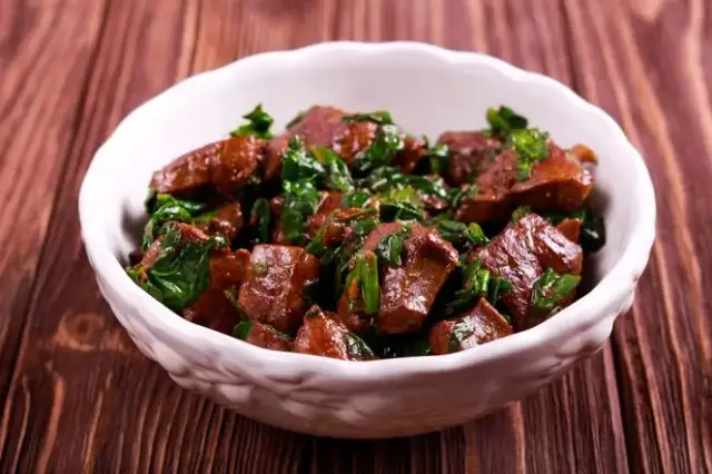 Ile smażona wątróbka może leżeć w lodówce? Uniknij niebezpieczeństwa