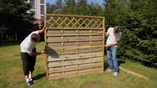 Montaż płotu lamelowego: Poradnik krok po kroku. Zrób to sam!