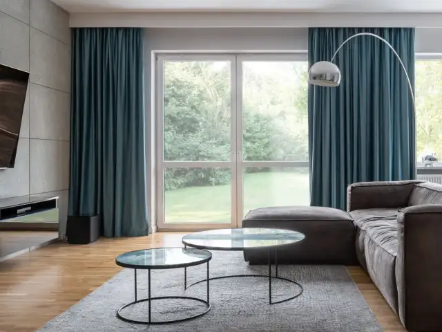 Jak zamontować szyny sufitowe? Poradnik krok po kroku