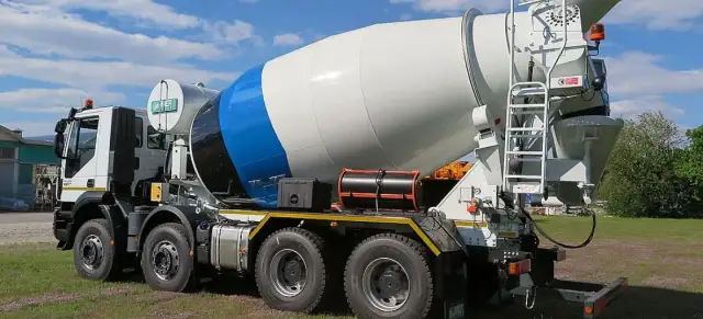 Beton z gruszki czy betoniarki - co wybrać, aby zaoszczędzić?