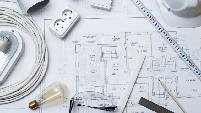 Ile kW na mieszkanie w bloku? Sprawdź, jak uniknąć problemów z prądem