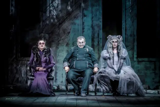 Rewizor spektakl: emocje, krytyka i obsada, które zaskakują