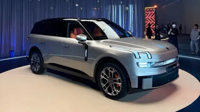 Jak się pisze 900? Odkryj poprawny zapis i użycie w dokumentach