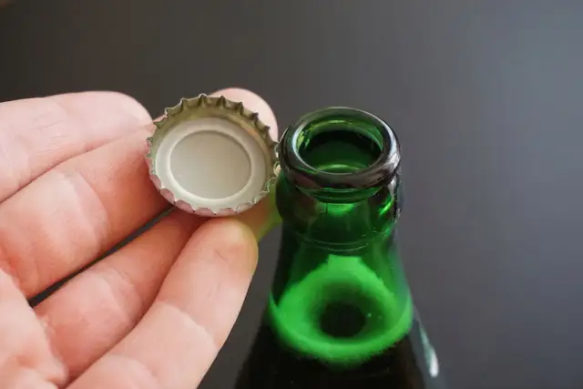 Jak otworzyć piwo bez otwieracza - proste i skuteczne metody