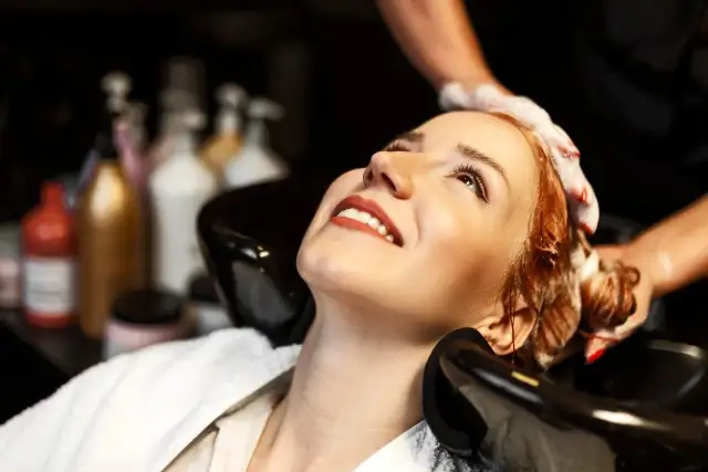 Jak ochłodzić hennę? Skuteczne metody na chłodny odcień!