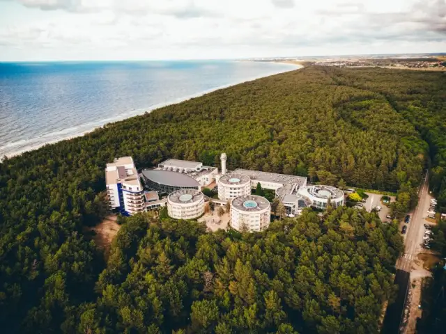 Niepełnoletni w hotelu: Zgoda rodziców i regulaminy co musisz wiedzieć?