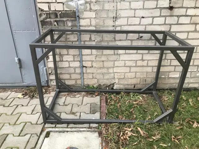 Akwarium: Stelaż czy szafka? Wybierz bezpieczną podstawę!