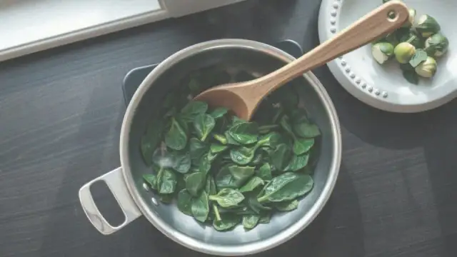 Szpinak mrożony - przepisy na potrawy ze świeżym warzywem. Skuteczne techniki mrożenia szpinaku w domu