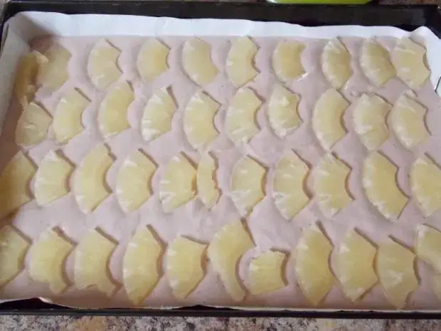 Ciasto kruche z budyniem i ananasem - przepis na idealny deser