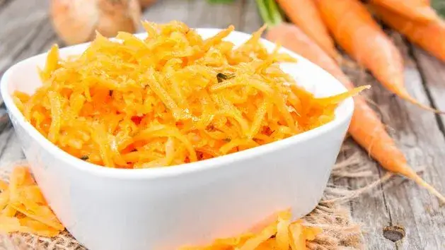 Idealna surówka z marchewki: Sekrety restauracyjnego smaku