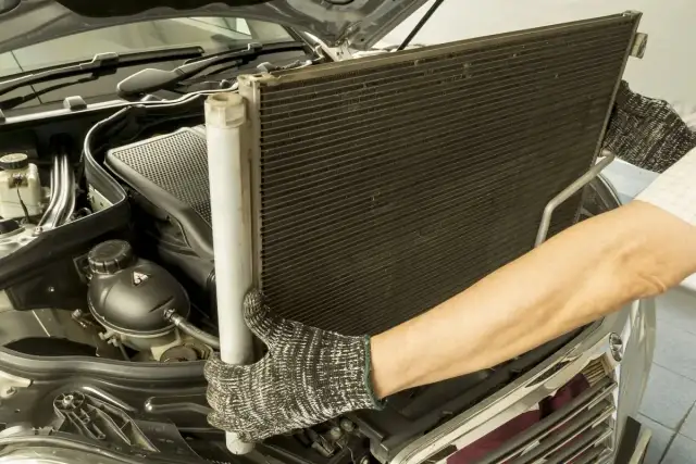 Gdzie jest chłodnica w samochodzie? Odkryj jej lokalizację i ważne wskazówki