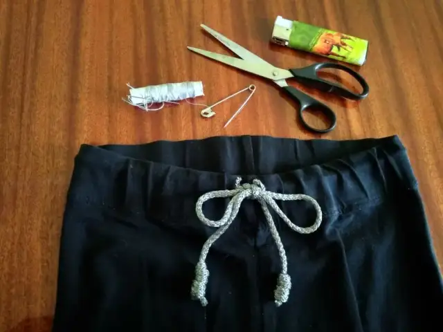 Jak zwęzić spódnicę bez szycia - proste metody na szybkie dopasowanie