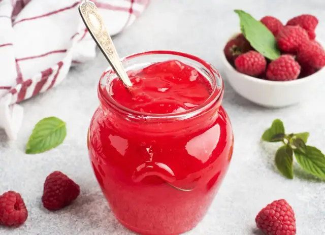 Czy mrożone maliny można zalać galaretką? Oto, co warto wiedzieć