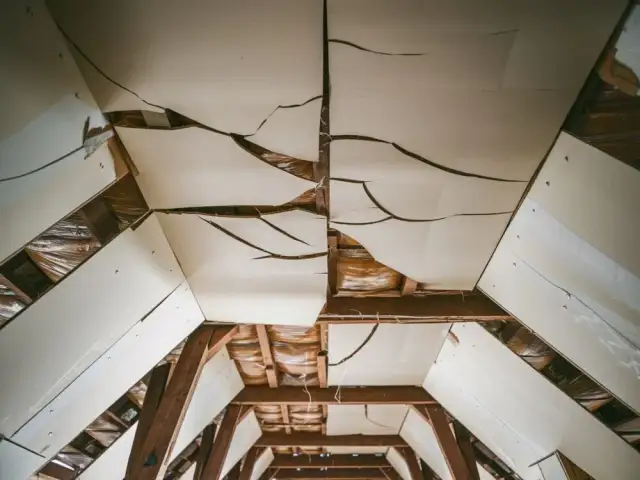 Jak zrobić sufit na poddaszu - uniknij najczęstszych błędów i kosztów