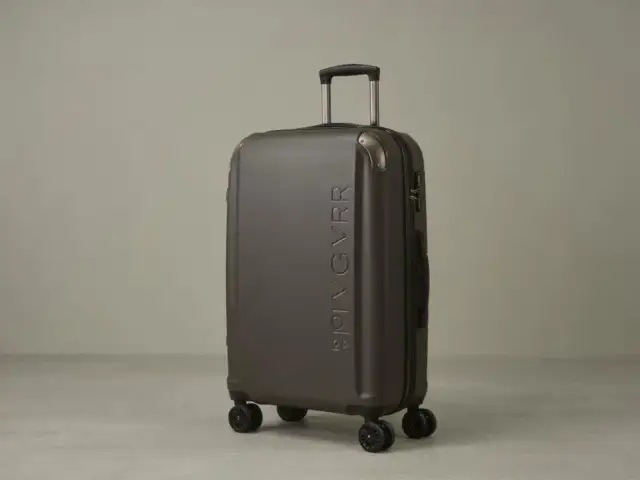 Jak wybrać idealną walizkę do samolotu 20 kg, aby uniknąć problemów?