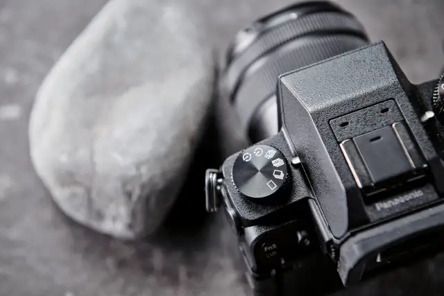 Jaki aparat do sesji zdjęciowych? Przewodnik po bezlusterkowcach