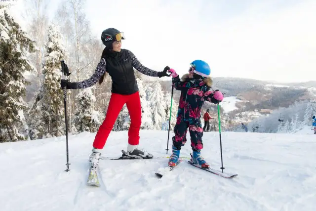 Aktualne ceny wyciągów i lifów w Sudetach - porównanie kosztów karnetów