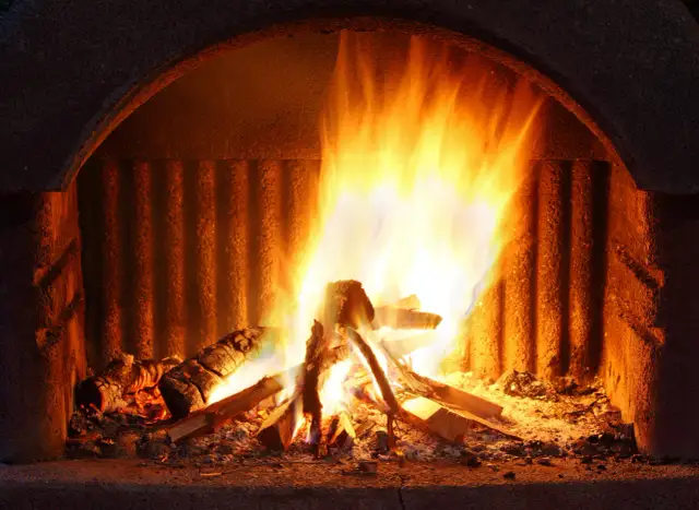 Czy w Krakowie można palić w kominku? Sprawdź aktualne przepisy