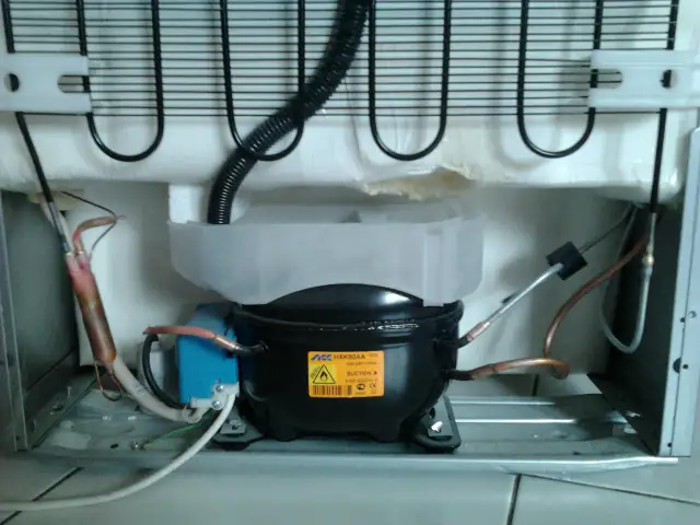 Transport lodówki na leżąco: jak to zrobić, by nie zepsuć?