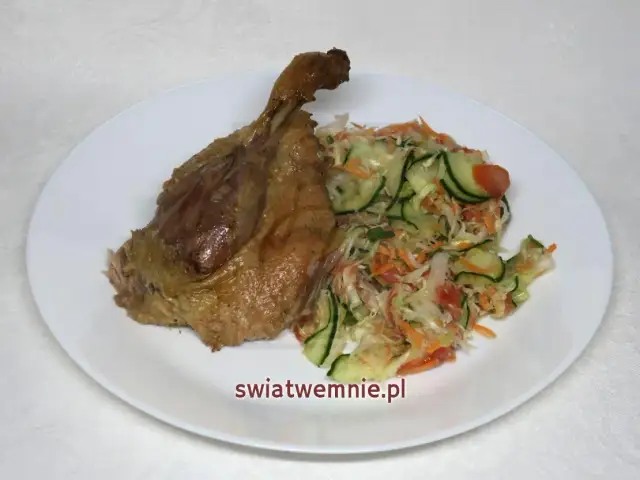 Idealna surówka do kaczki: Klasyka i nowoczesne inspiracje