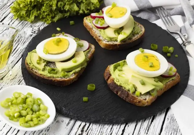 Odchudzanie ze smakiem: Zdrowe śniadania, które sycą i działają