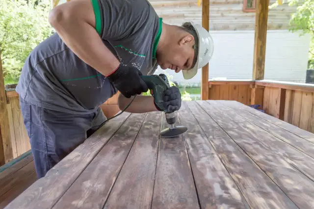 Naprawa chwiejącego się krzesła DIY: Przywróć mu stabilność!