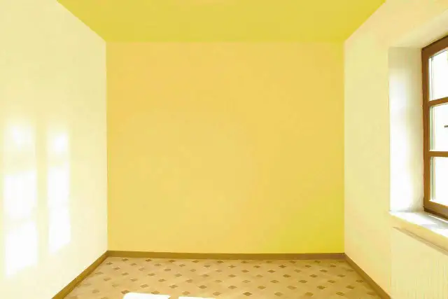 Kolor sufitu: Optyczne triki. Czy biel to jedyna opcja?