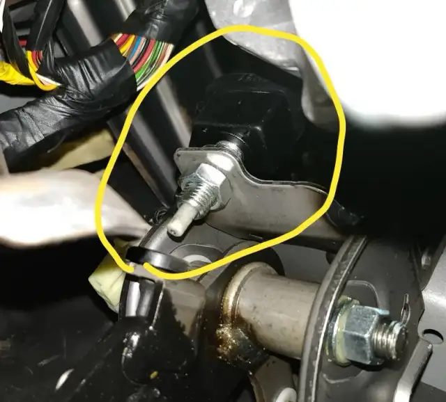 Gdzie jest czujnik położenia sprzęgła w ix35? Oto jego lokalizacja