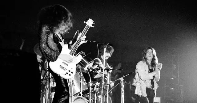 Kto śpiewa "Black and White"? 4 hity, które musisz znać