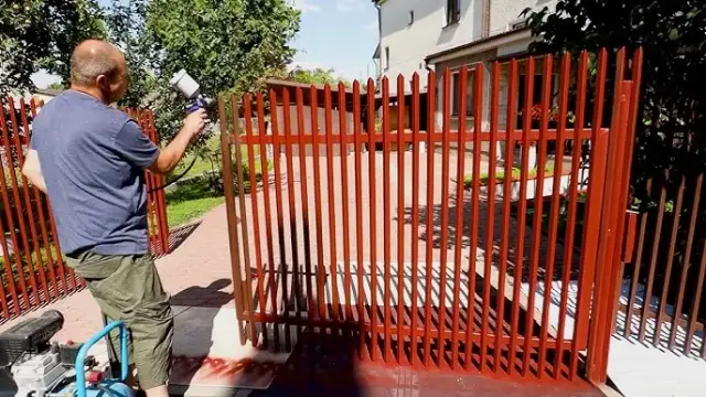 Najlepsza farba do ogrodzenia metalowego - uniknij błędów w malowaniu